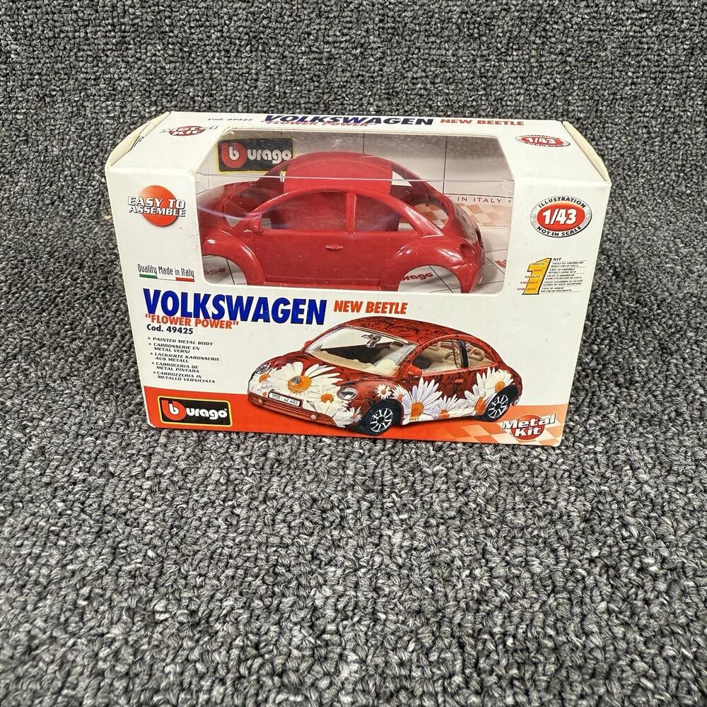 Bburago Volkswagon New Beetle Flower Power Red Model Car 1/43 Kit